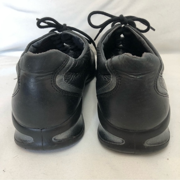 ECCO Black Leather Tie Up Sneaker With Grey Accent Stripe Size 38 (7) - Picture 7 of 10